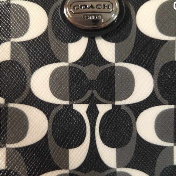 Coach Black and White Wristlet NWT!! - Picture 4 of 4